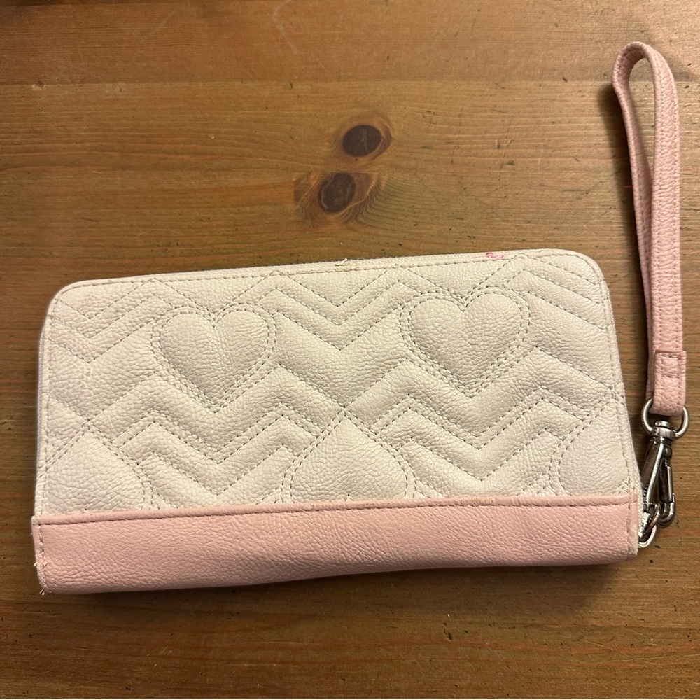 Betsey Johnson Pink and White Heart Quilted Wallet Wristlet Clutch - Picture 2 of 13